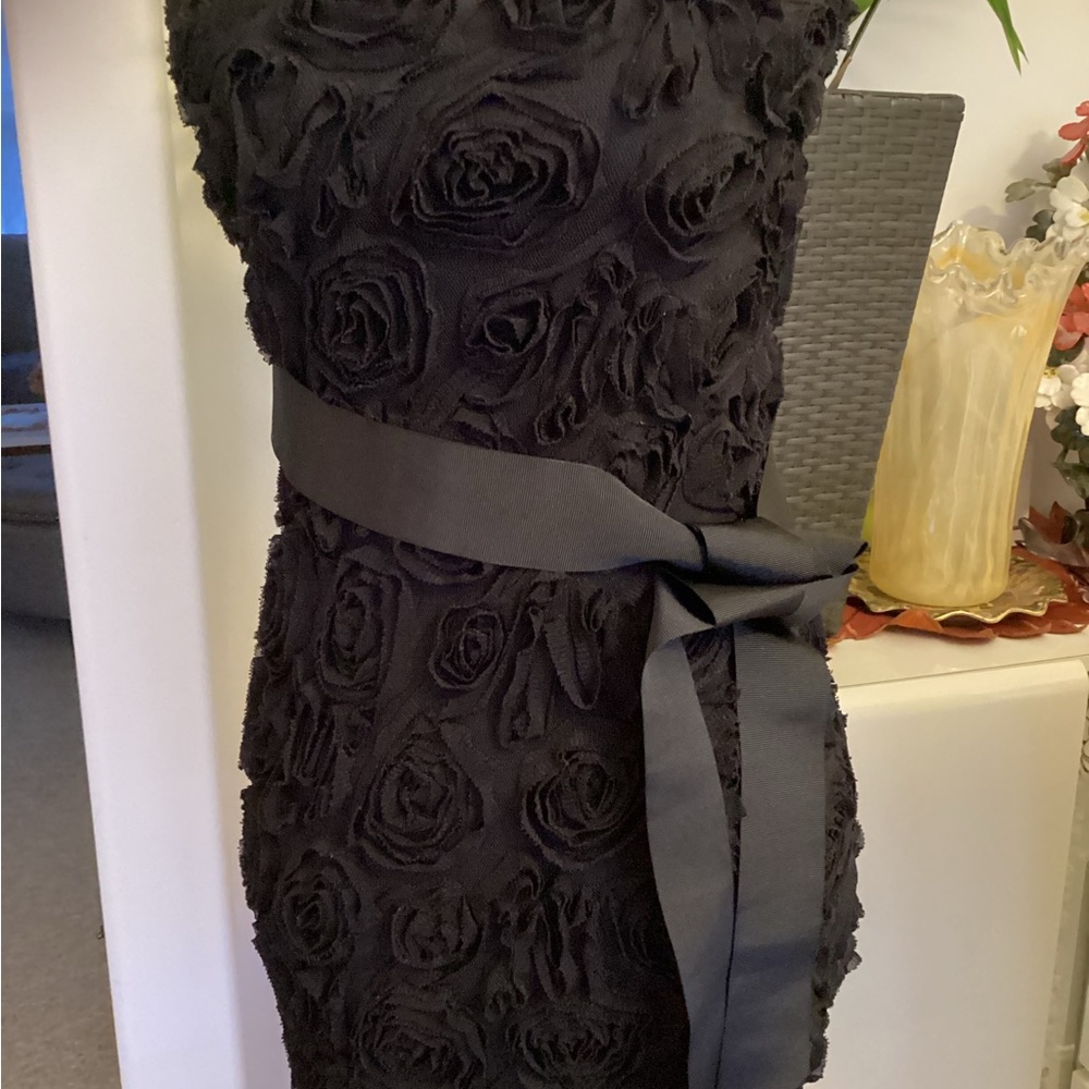 Stunning strapless evening wear ,can be use as semi formal or formal